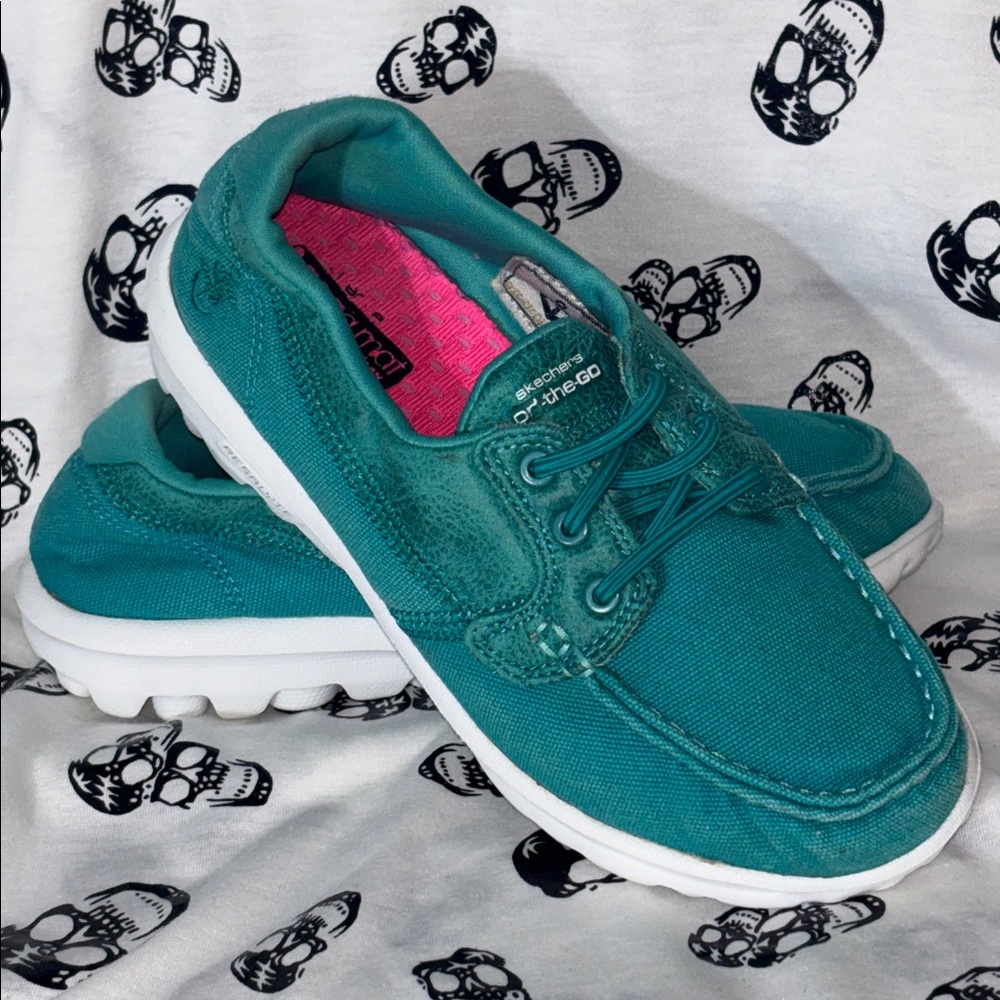 Skechers Women’s On The Go Boat Shoes with Cushioned Soles Turquoise Size 5